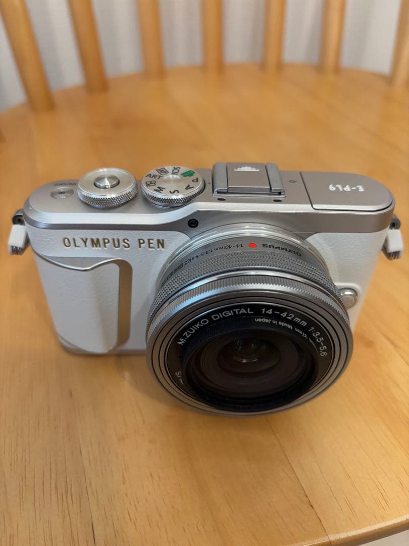 【美品】オリンパス OLYMPUS PEN E-PL9 ホワイト レンズキット