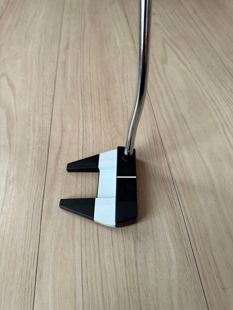 ODYSSEY ホワイトホット　VERSA SEVEN（右利き用）　パター