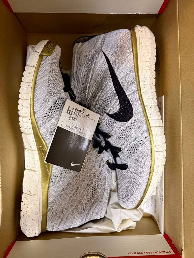 新品　NIKE フライニット チャッカ　28CM