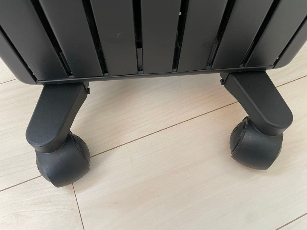 【超美品】マルチダイナミックヒーター　マットブラック　デロンギ　MDHU 09